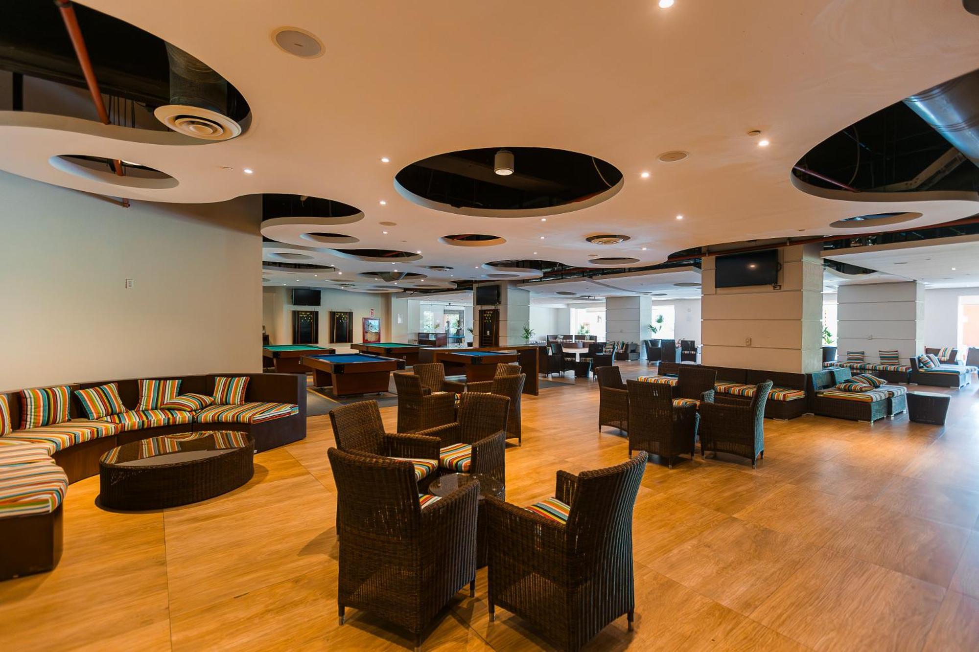 Azul Ixtapa Grand All Inclusive Suites - Spa & Convention Center Ngoại thất bức ảnh The lounge at the airport