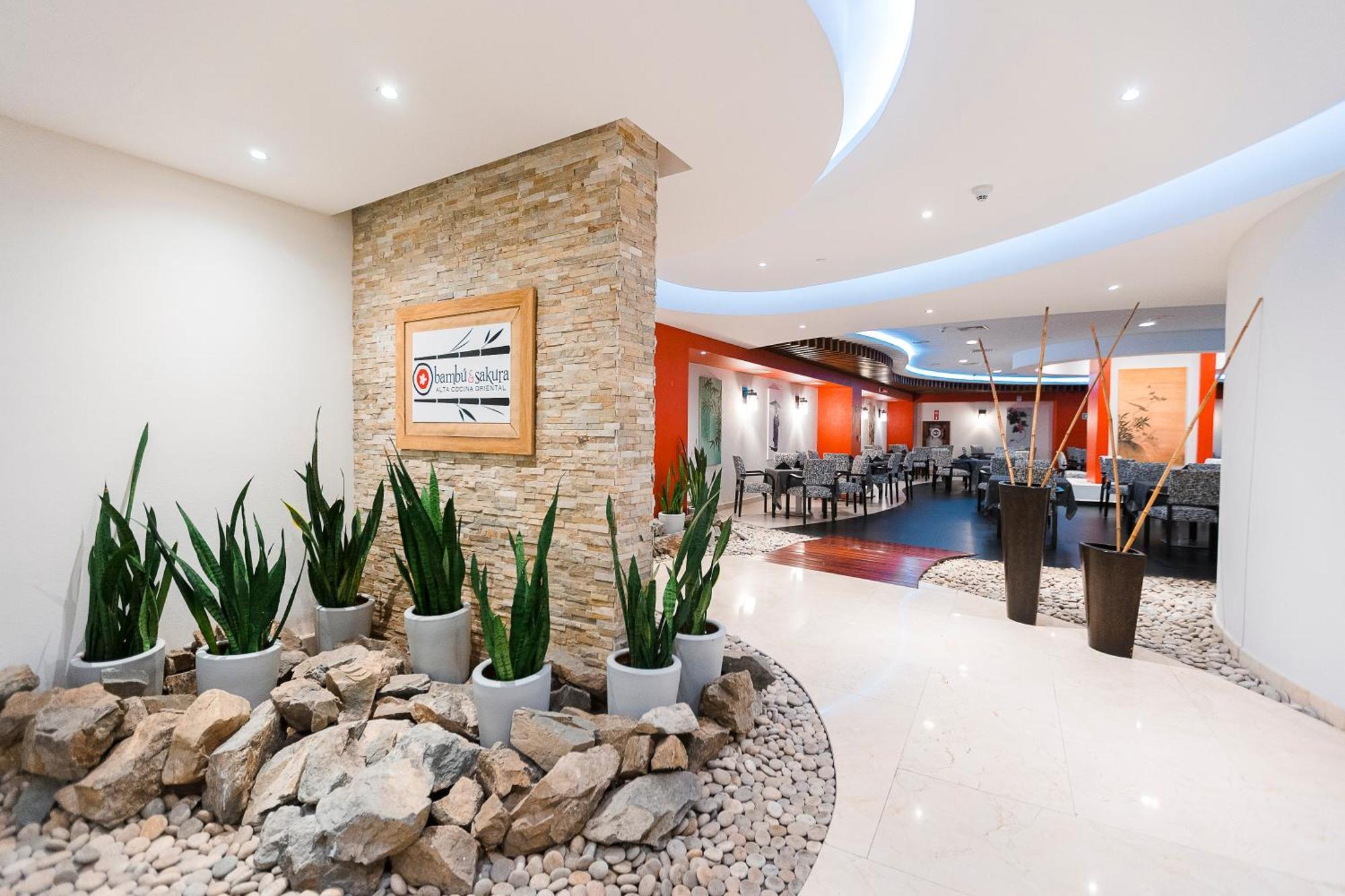 Azul Ixtapa Grand All Inclusive Suites - Spa & Convention Center Ngoại thất bức ảnh The interior of the airport
