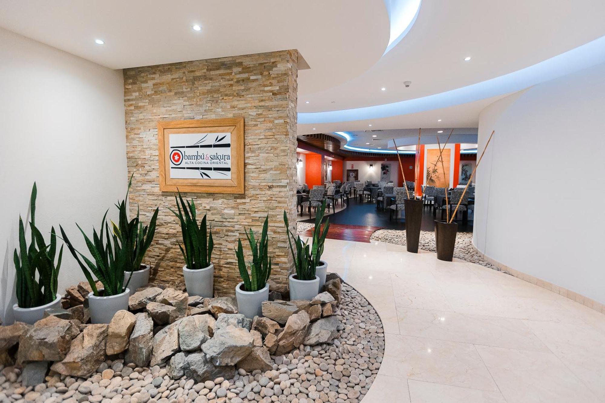 Azul Ixtapa Grand All Inclusive Suites - Spa & Convention Center Ngoại thất bức ảnh The interior of the lounge